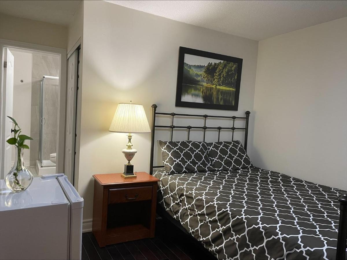 77 Nice And Warm Series Rooms Toronto Exterior photo